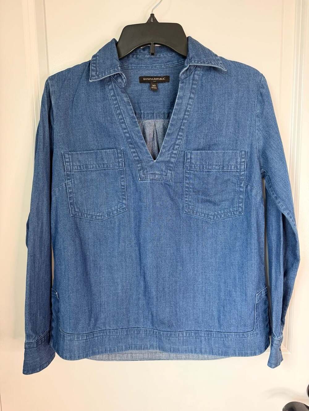 Banana Republic Women's Long Sleeve Denim Popover Shirt with Dual Pockets XS